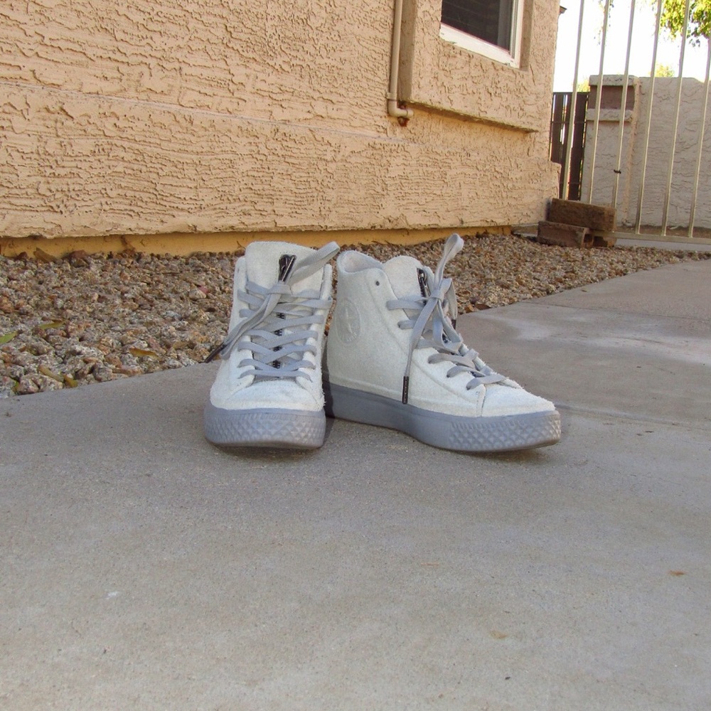 Size 4.5 Suede Converse